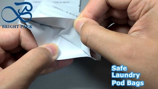 ランドリーカプセル洗剤用の白い小さな子供が安全なバッグ
